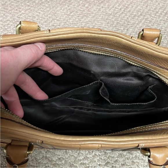 Coach leather shoulder purse in camel color - Picture 9 of 16